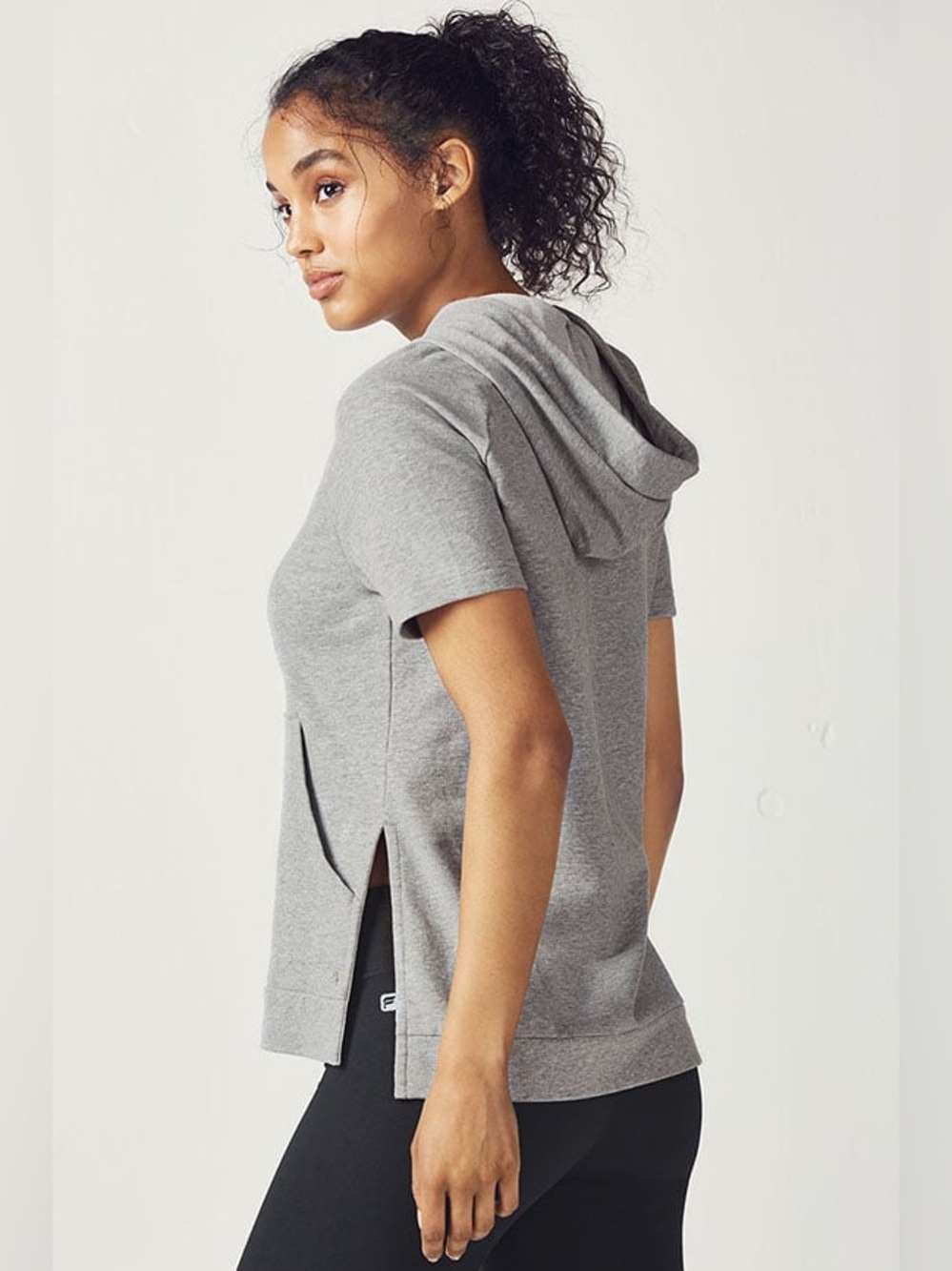 Fabletics Natalie Short Sleeve Tee Pullover in Grey Heather/White | Size Small